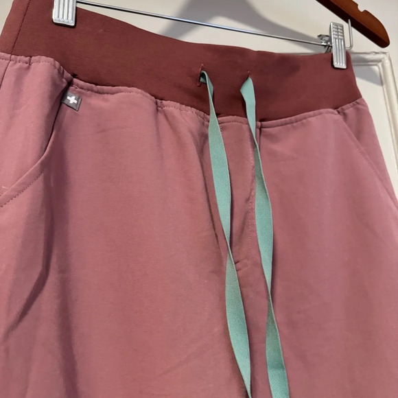 Women’s Figs mineral mauve jogger size S/P - Picture 2 of 7